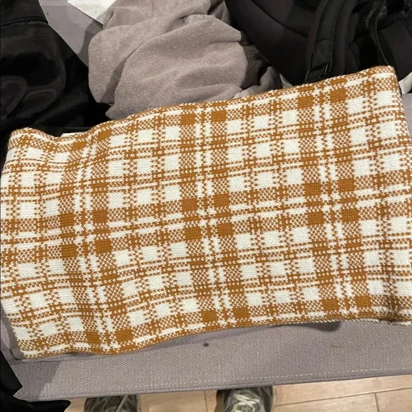 Timberland Cream and Tan Knit Scarf - Picture 3 of 5